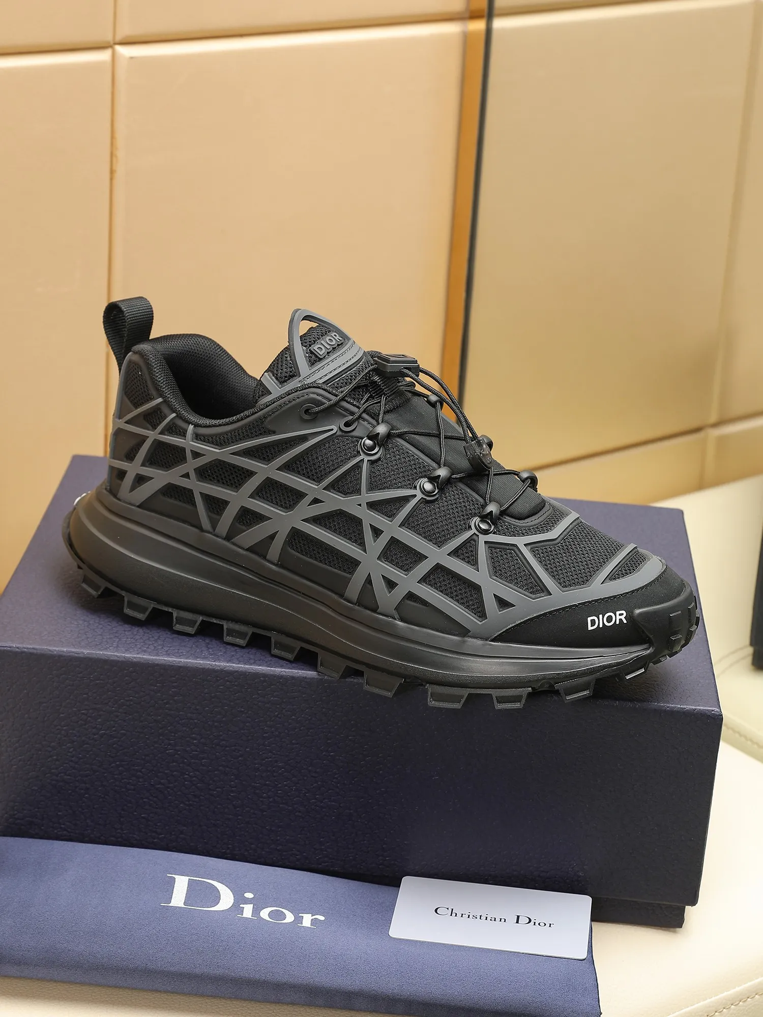Men's Men's Shoes 💰520 [New Style] 🏍️🏍️Dior-B31 RUNNER sneakers highlight the fashionable silhouette, decorated with curved cannage pattern, reinterpreting classic patterns in a structural style, enriching Dior's 2023 summer men's wear series. Meticulously crafted using the advanced craftsmanship of hiking shoes, it blends outdoor culture with Dior heritage. Code number 38-45, multiple colors available, 38-44 (45 can be customized